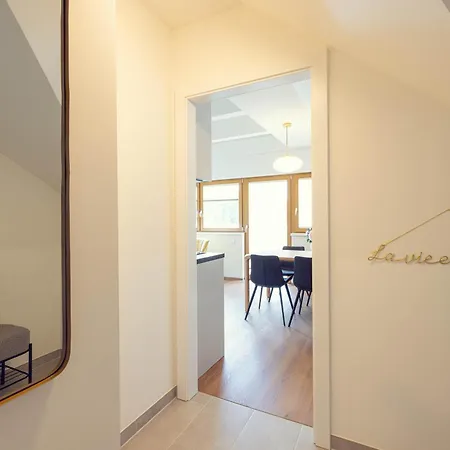 شقة Leonart Living 62 *